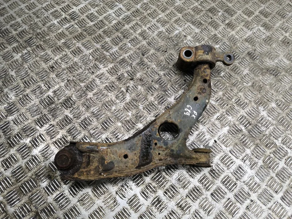 Front lower control arm/wishbone – left