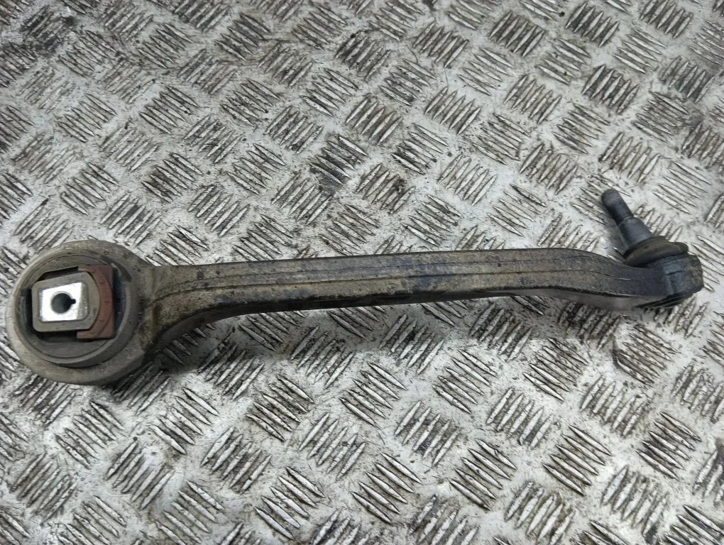 Priekšējā apakšējā svira/svārsts 4E0407695C