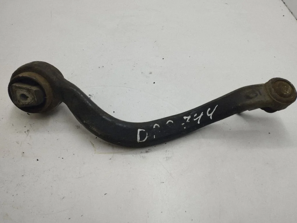 Front lower control arm/wishbone – right