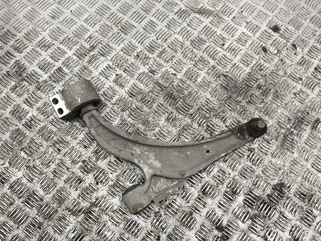 Front lower control arm/wishbone – left