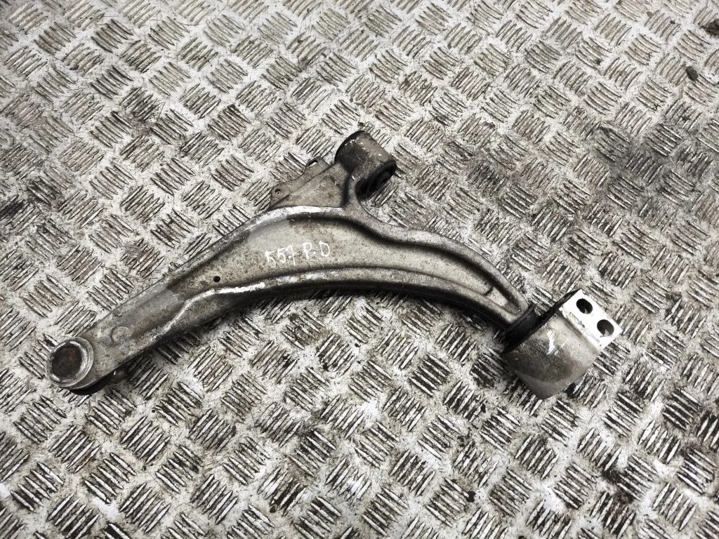 Front lower control arm/wishbone – right