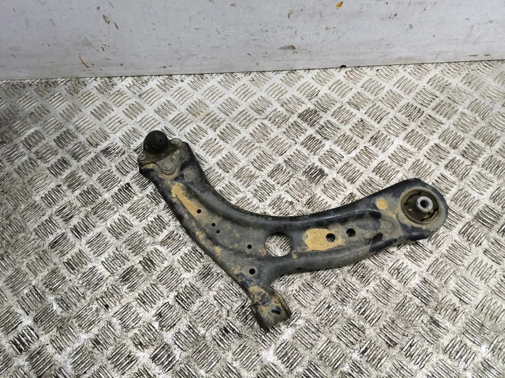 Front lower control arm/wishbone – right