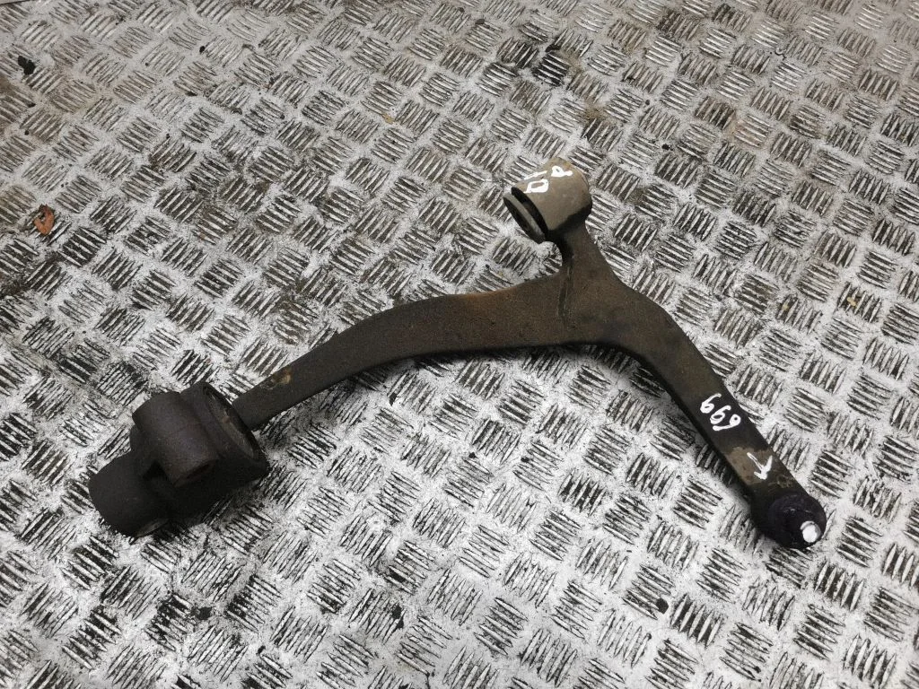 Front lower control arm/wishbone – left