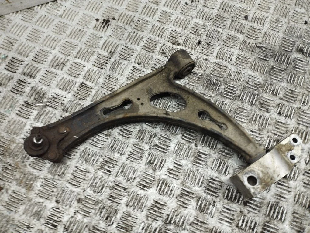 Front lower control arm/wishbone – left