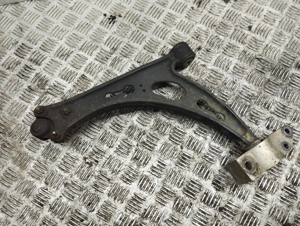 Front lower control arm/wishbone – right