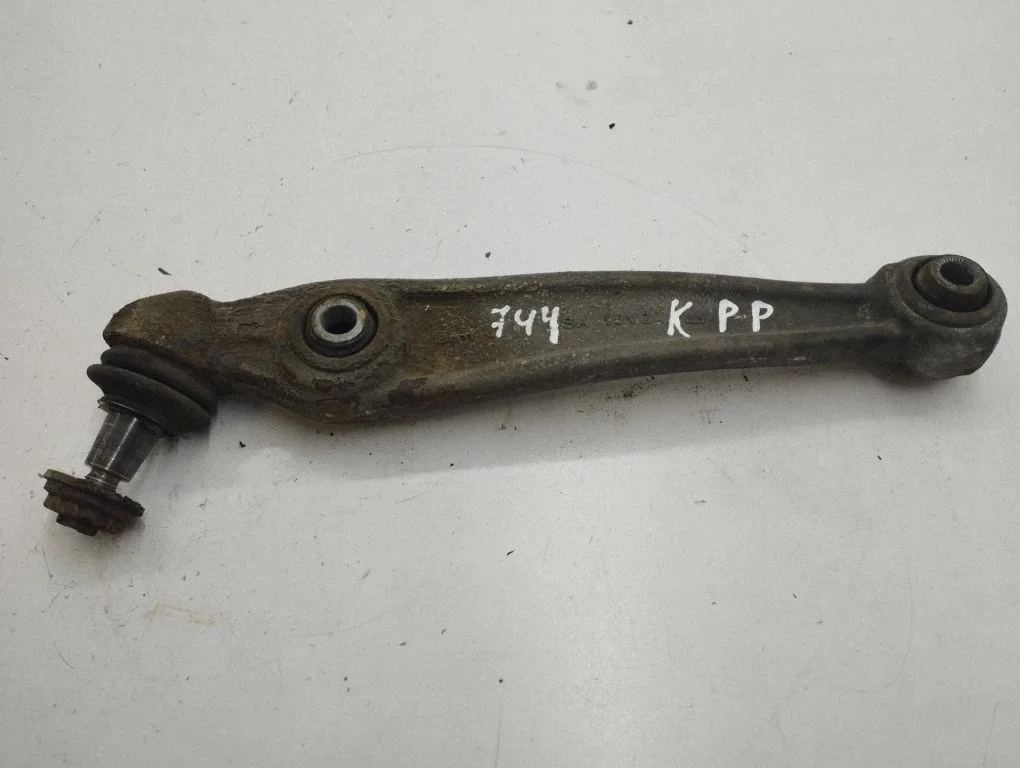 Front lower control arm/wishbone – left