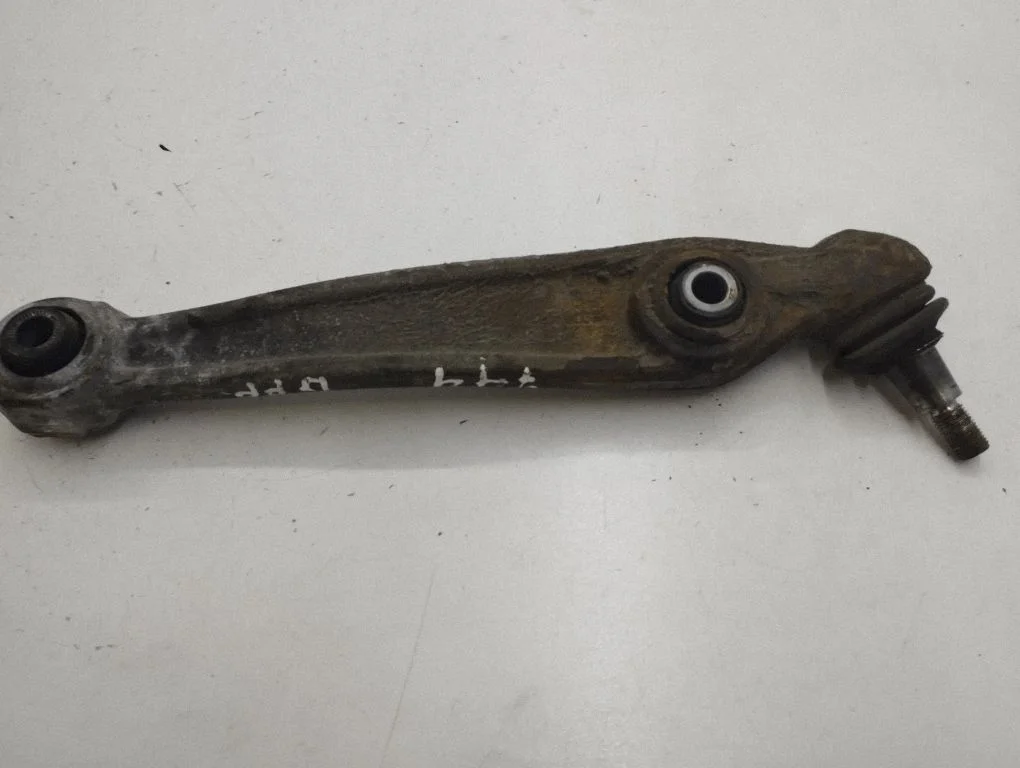 Front lower control arm/wishbone – right