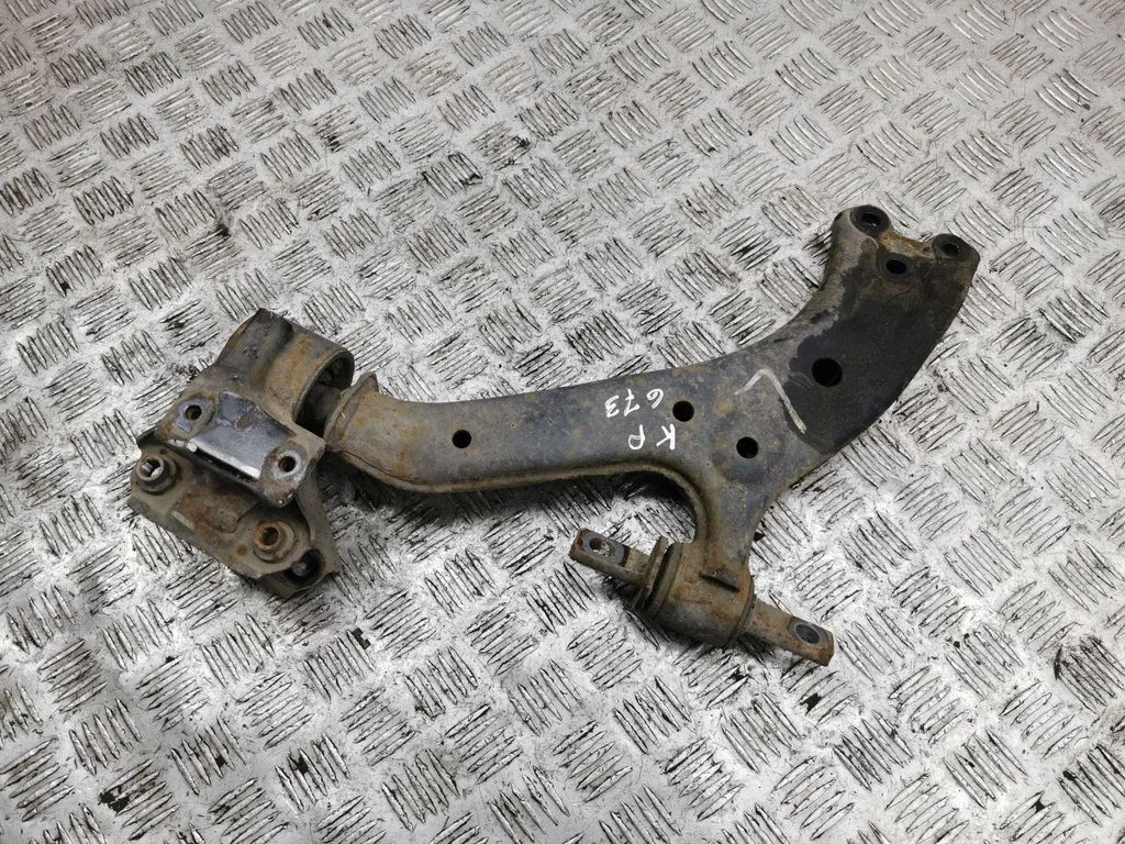 Front lower control arm/wishbone – left