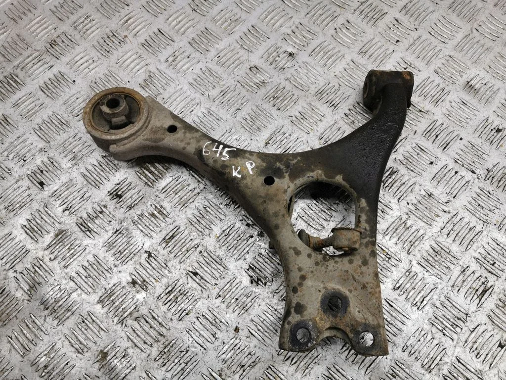 Front lower control arm/wishbone – left