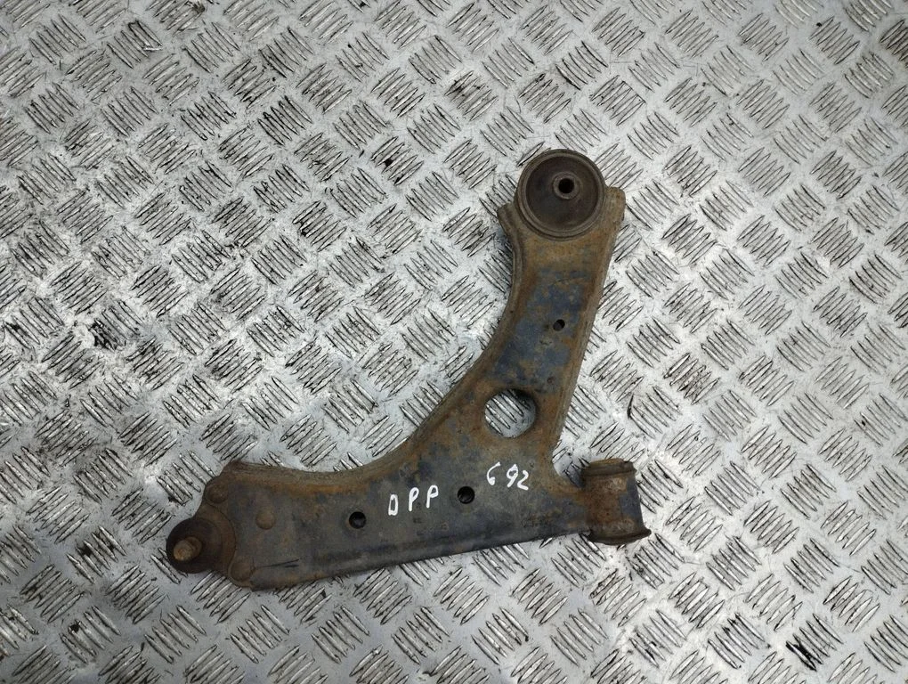 Front lower control arm/wishbone – right