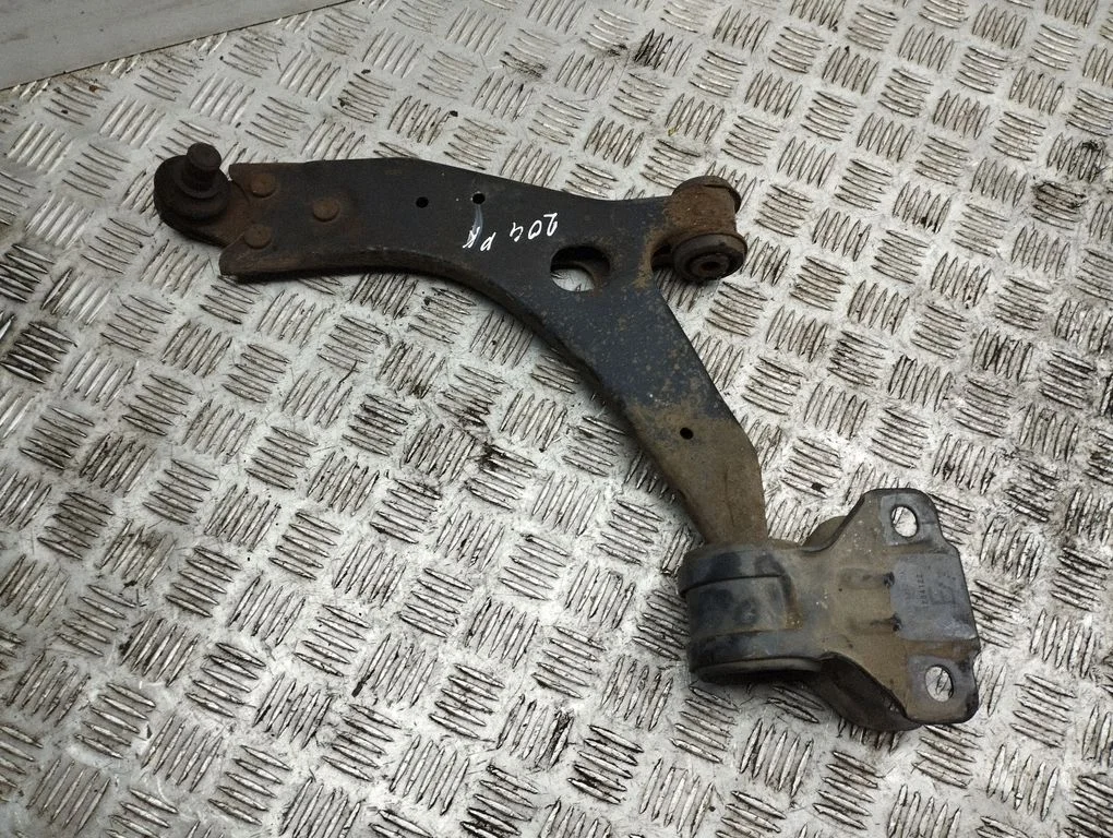 Front lower control arm/wishbone – left