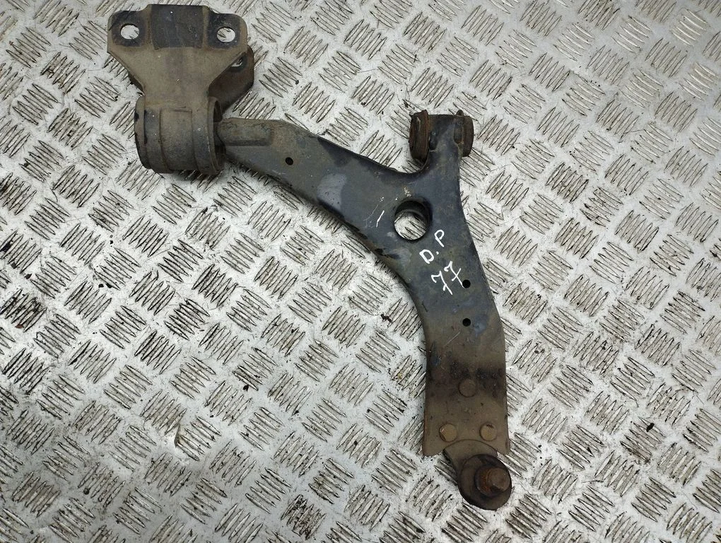 Front lower control arm/wishbone – right