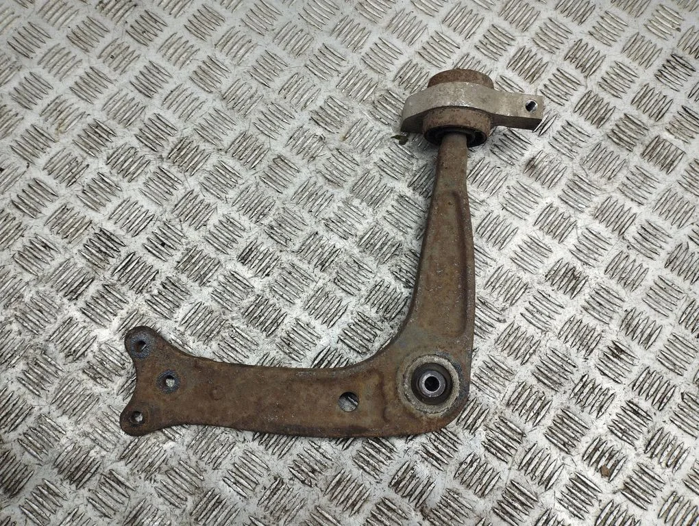 Front lower control arm/wishbone – right