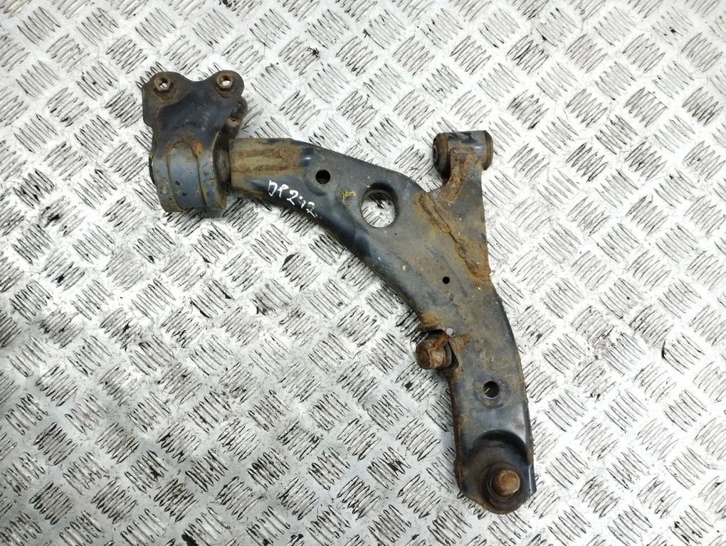 Front lower control arm/wishbone – front right