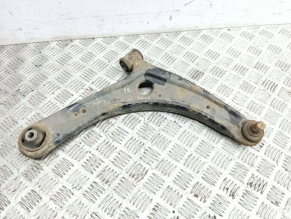 Front lower control arm/wishbone – front right