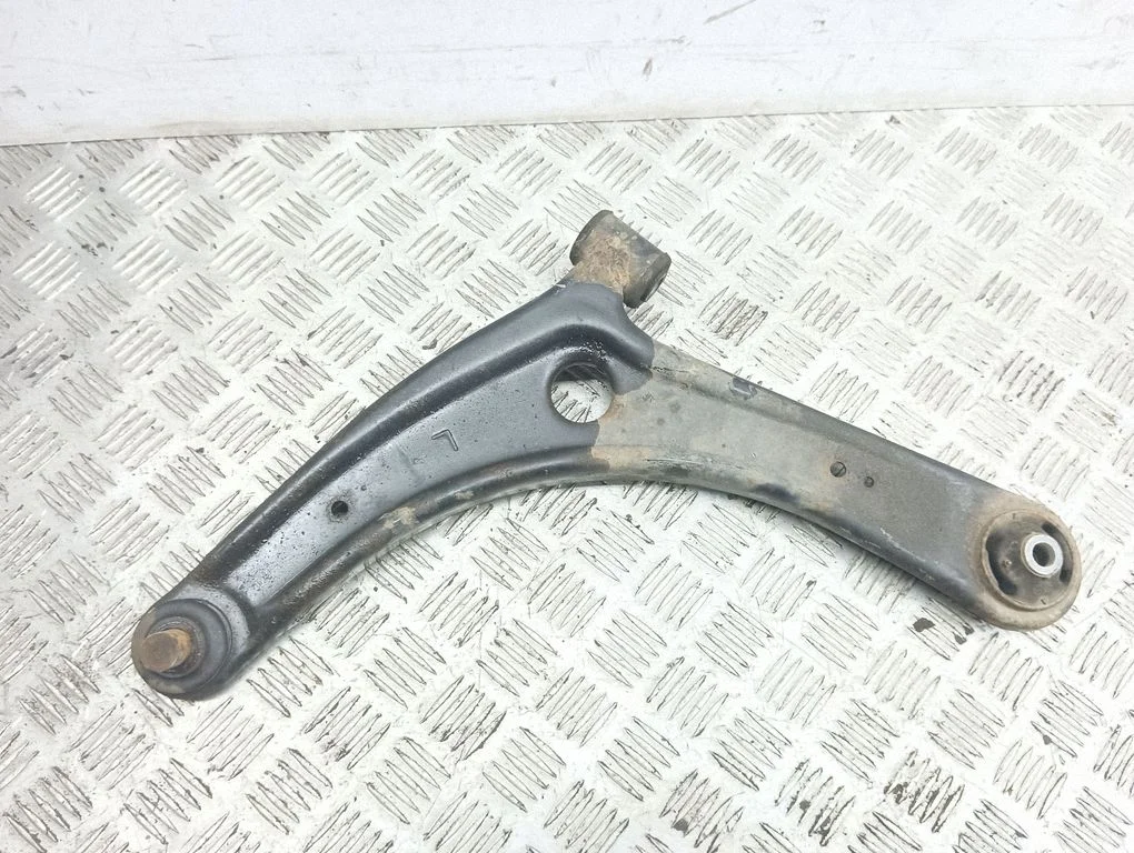 Front lower control arm/wishbone – front left