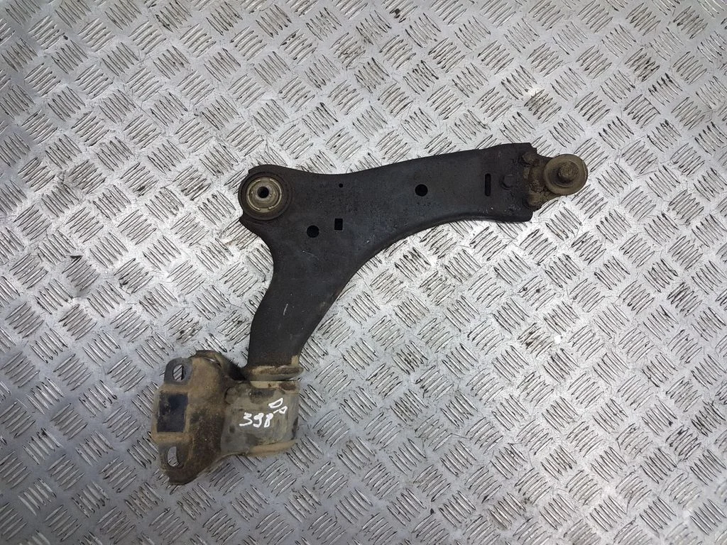 Front lower control arm/wishbone – right