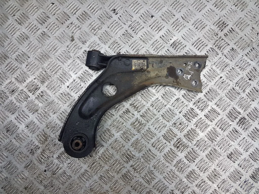 Front lower control arm/wishbone – right