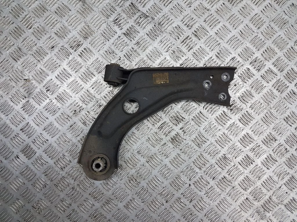 Front lower control arm/wishbone – right