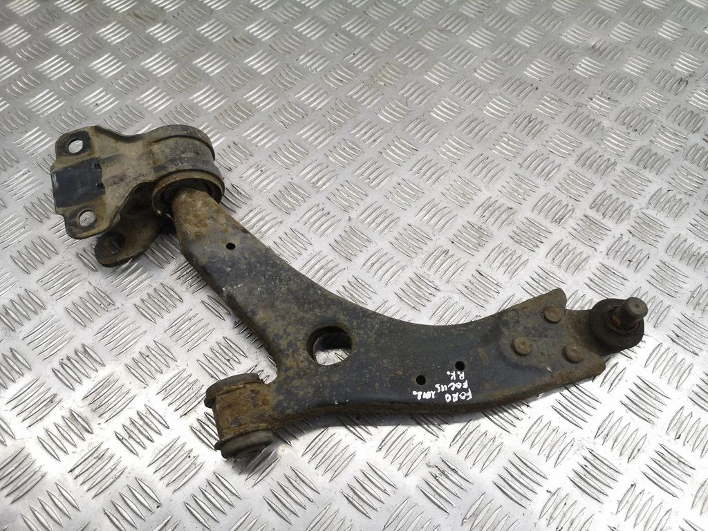 Front lower control arm/wishbone – left