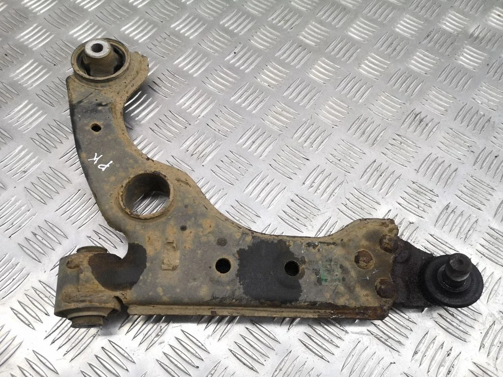 Front lower control arm/wishbone – left