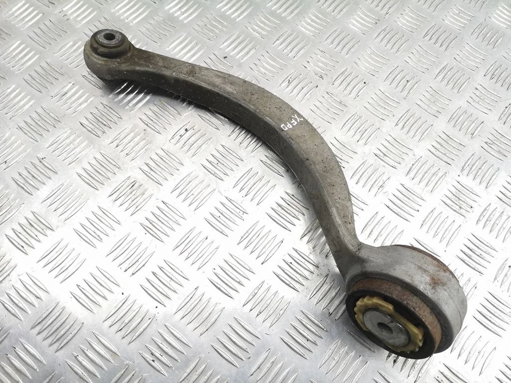 Front lower control arm/wishbone – right