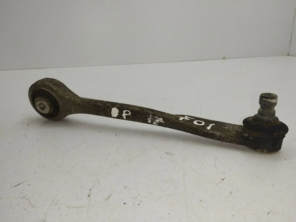Front lower control arm/wishbone – right