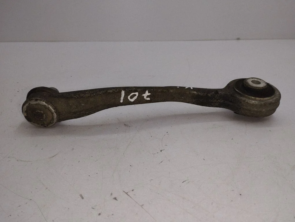 Front lower control arm/wishbone – right