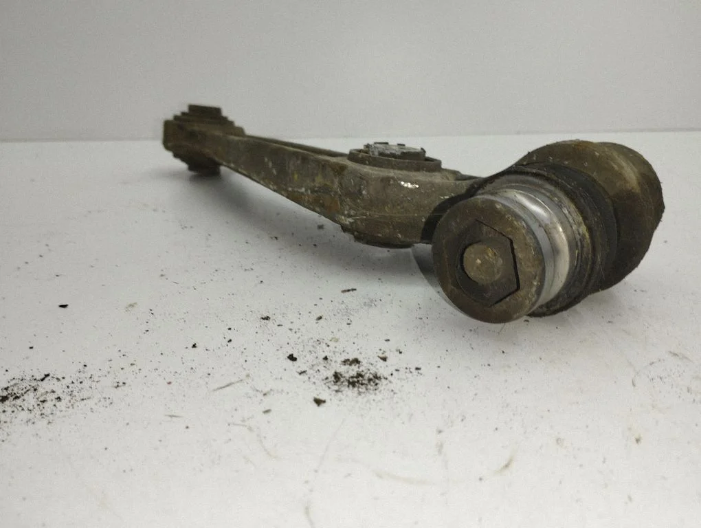 Front lower control arm/wishbone 8K0407155C
