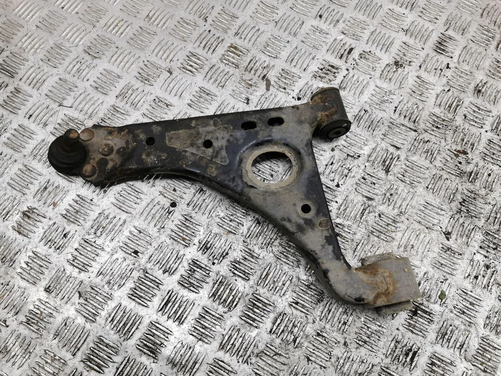 Front lower control arm/wishbone – left