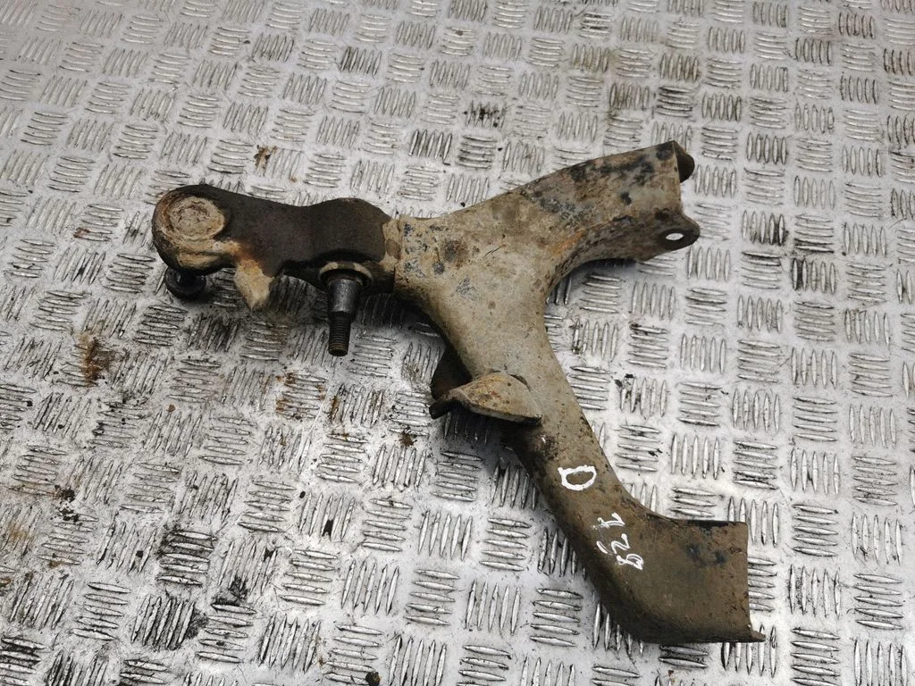 Front lower control arm/wishbone – right