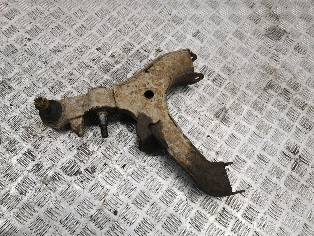Front lower control arm/wishbone – left