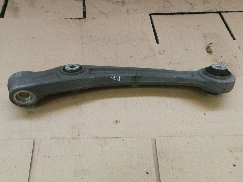 Front lower control arm/wishbone – right