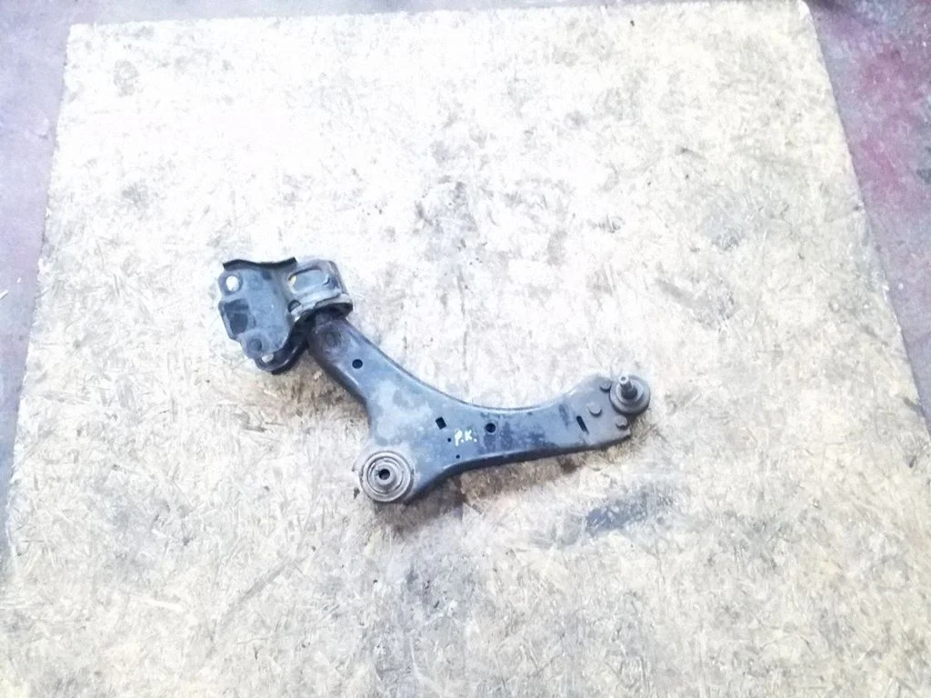 Front lower control arm/wishbone – front left
