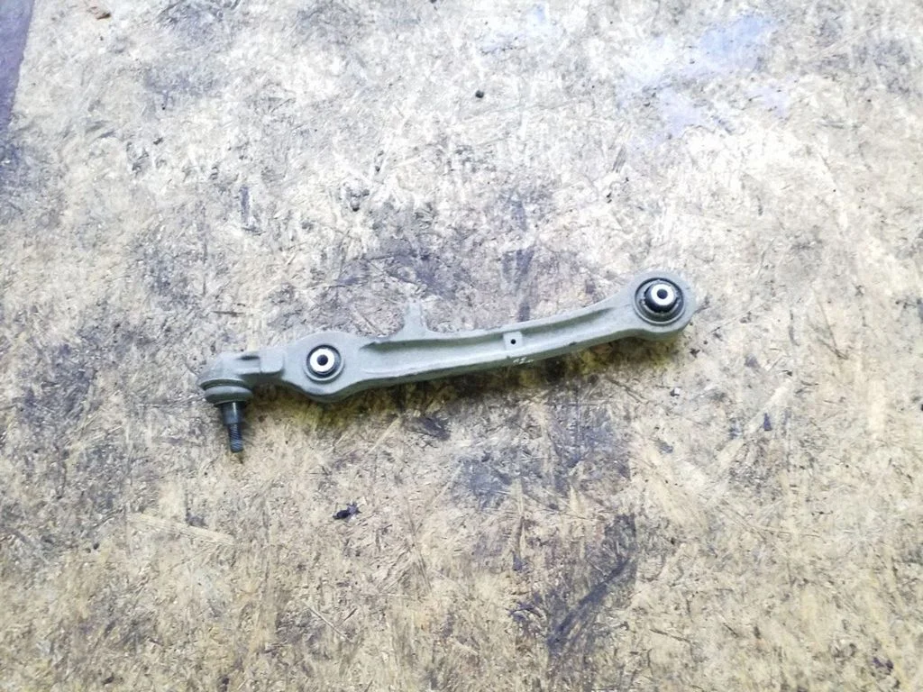 Front lower control arm/wishbone – right
