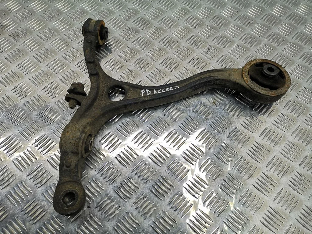 Front lower control arm/wishbone – right