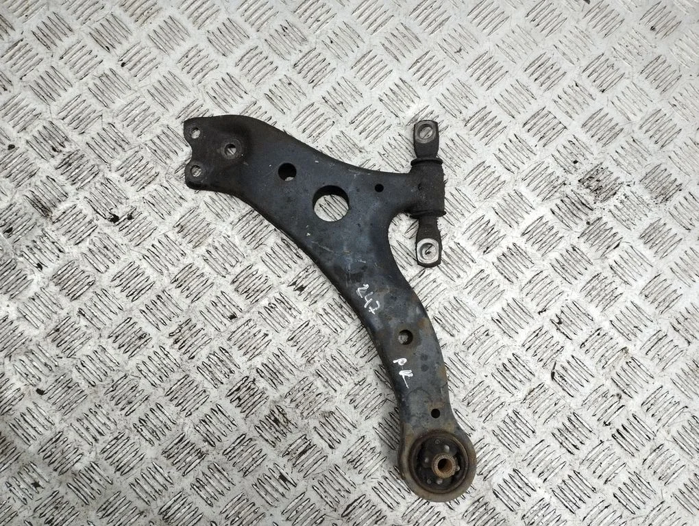 Front lower control arm/wishbone – front left