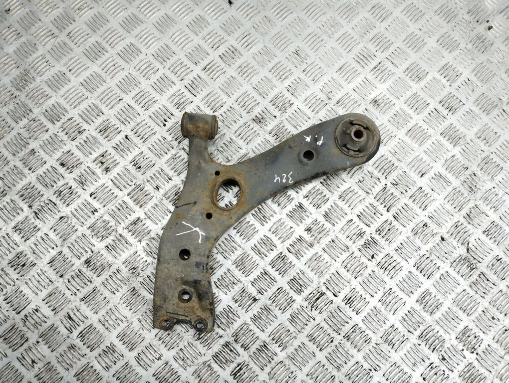 Front lower control arm/wishbone – left