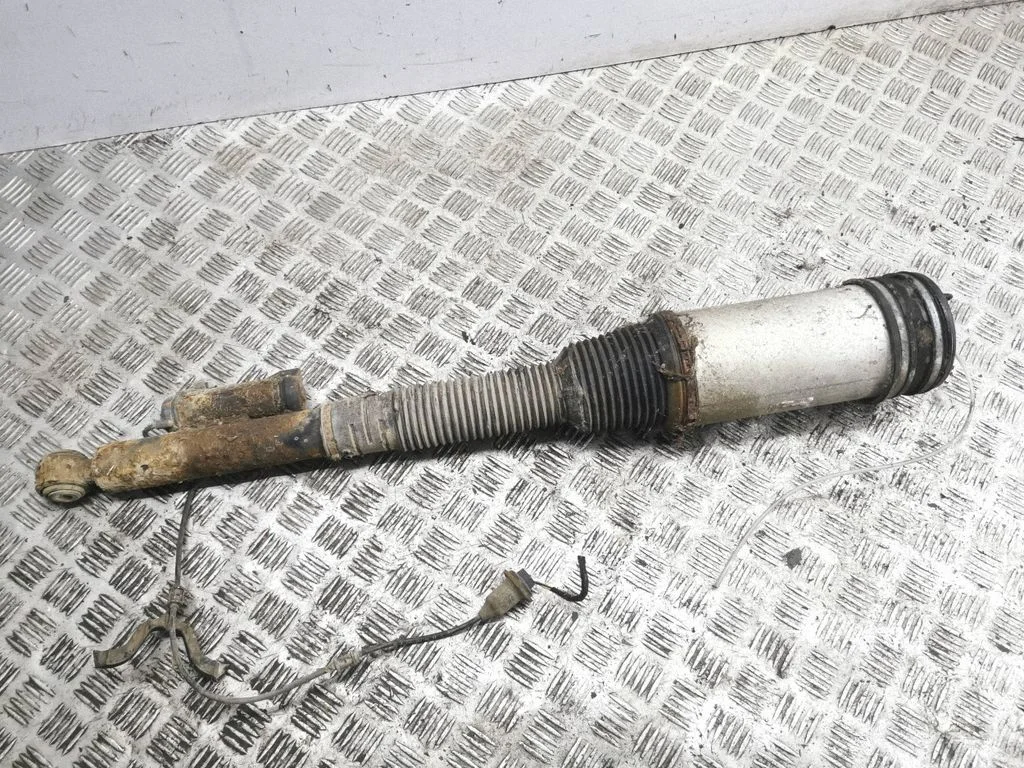 Tagumine amortisaator 781241E