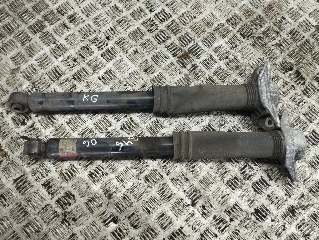 Amortyzator tylny 562106UA1B