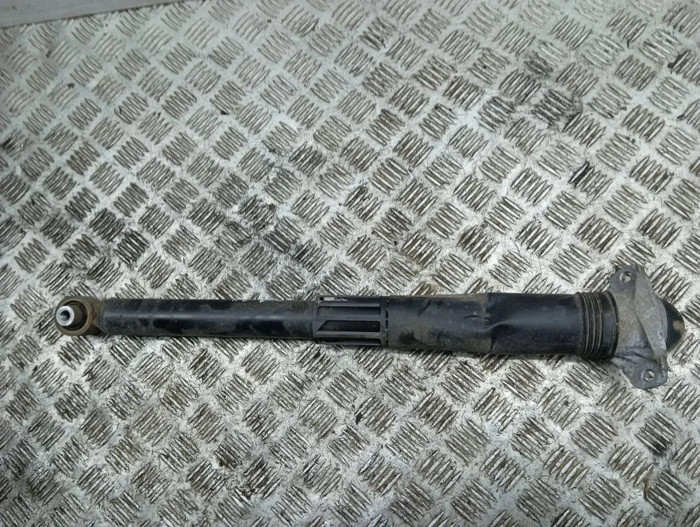 Rear shock absorber/damper – centre