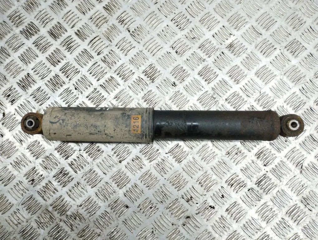 Tagumine amortisaator – tagumine parem