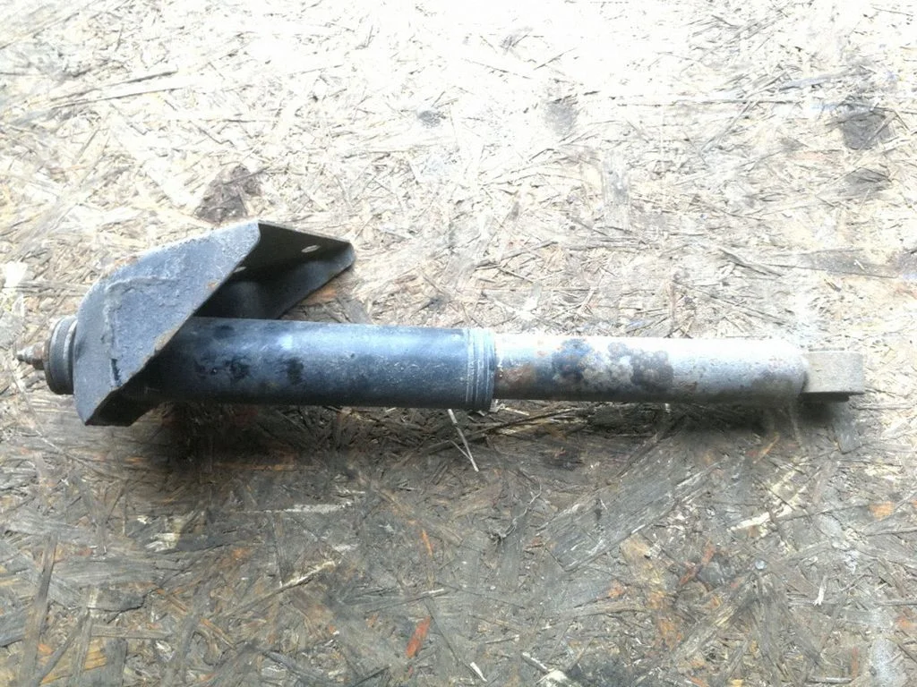 Rear shock absorber/damper 0K55F28700B