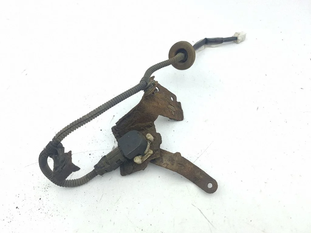 Headlight/headlamp level sensor 8303A052