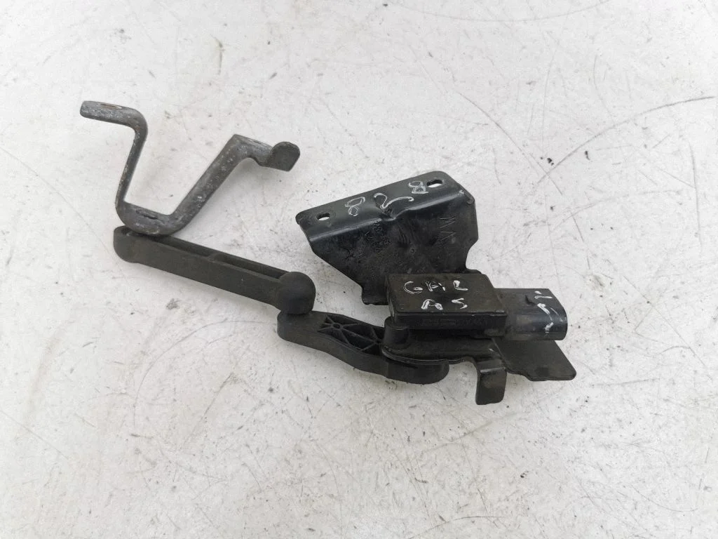 Headlight/headlamp level sensor