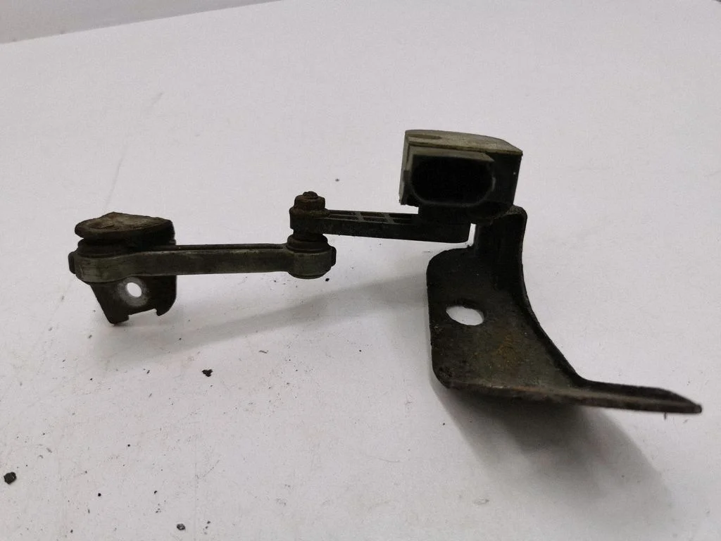 Augstuma sensors (priekš. lukturu) 4E0616572D