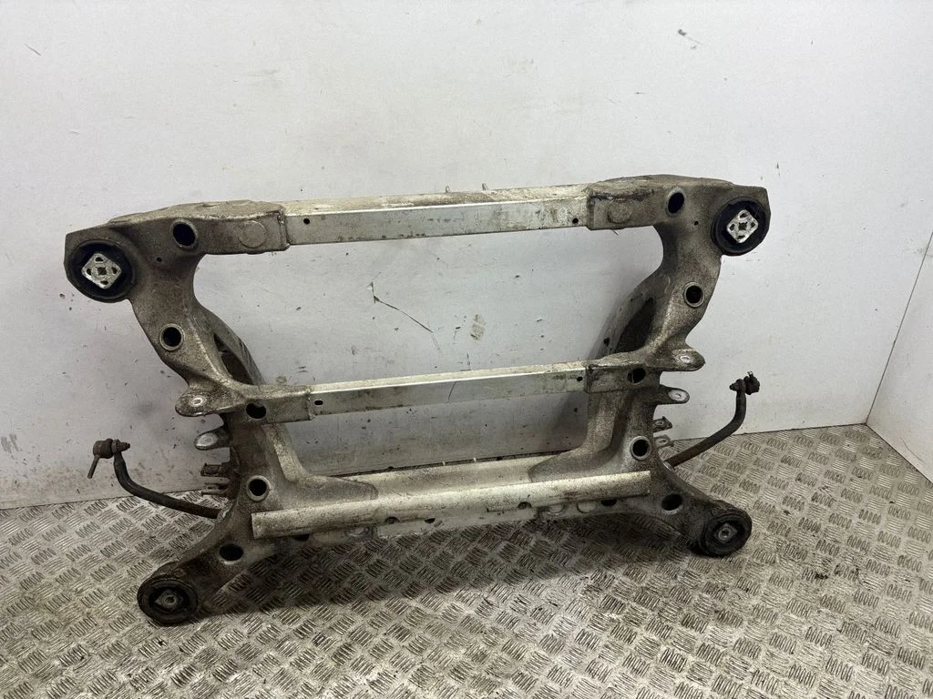 Tagumine abiraam – Tesla Model S (2012-)