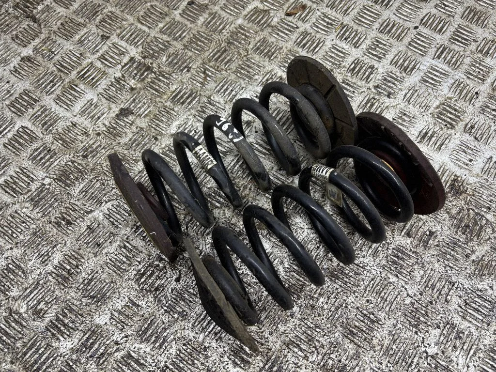 Tagumine keerdvedru 95996717