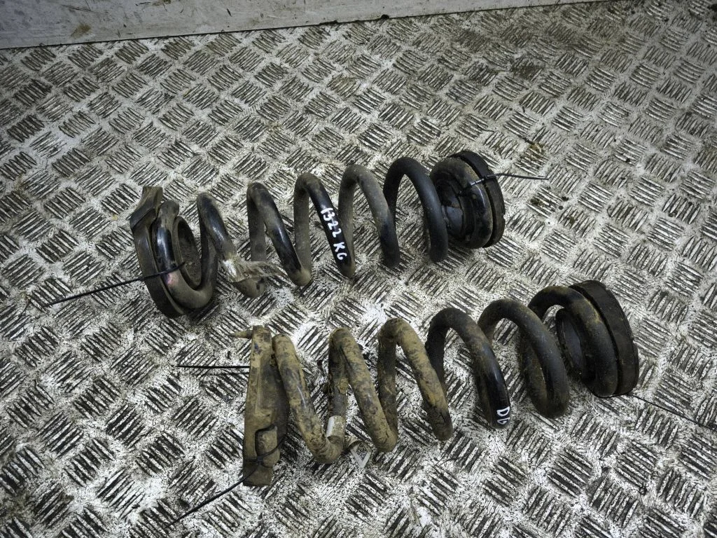 Rear coil spring LJ9C5560ANF