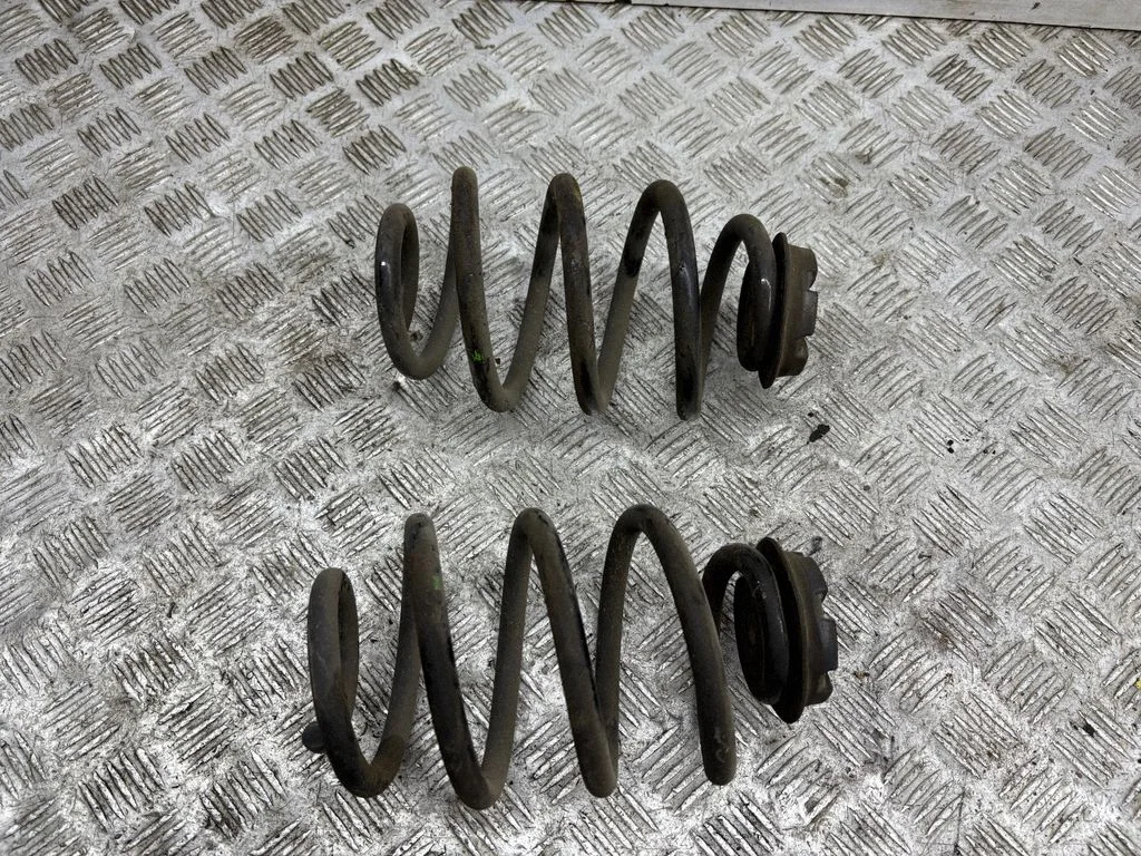 Tagumine keerdvedru